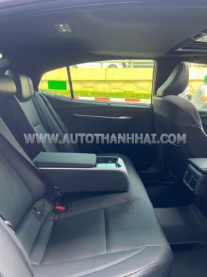 Xe Toyota Camry 2.5 HEV Mid 2025