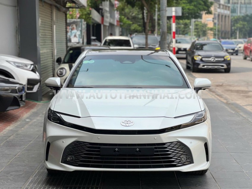 Toyota Camry 2.5 HEV Top