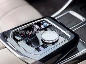 Xe BMW 7 Series 735i Pure Excellence 2023